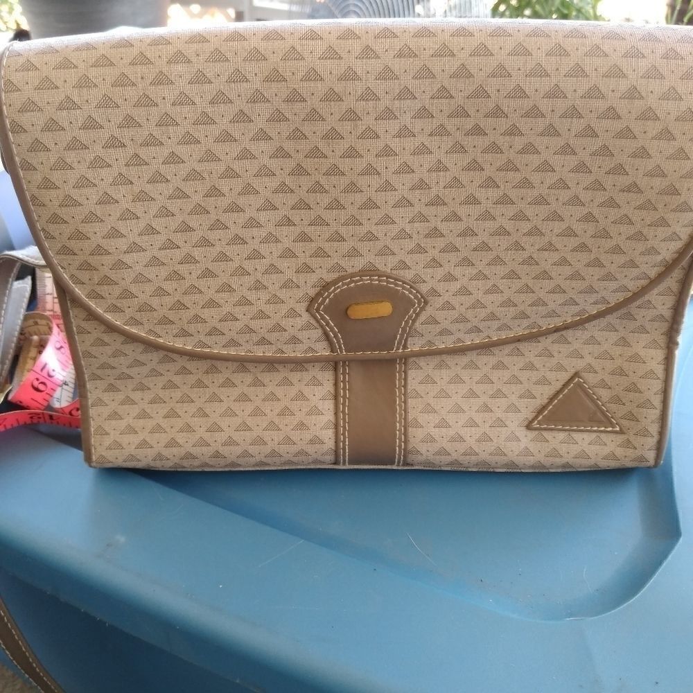 Liz Claiborne crossbody bag 